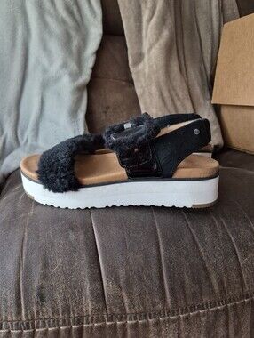 Ugg Le Fluff Sandal Platform Size 9.5